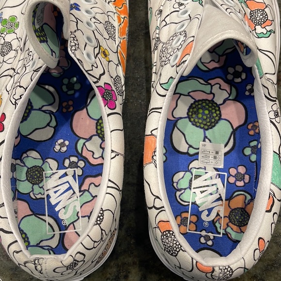 Vans Flower Design Beautiful sneakers size 12. NWOT - Picture 5 of 12